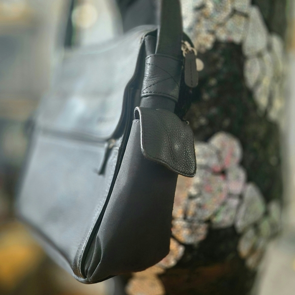 Vintage Y2K Fossil Black Leather Crossbody Bag - Picture 2 of 11